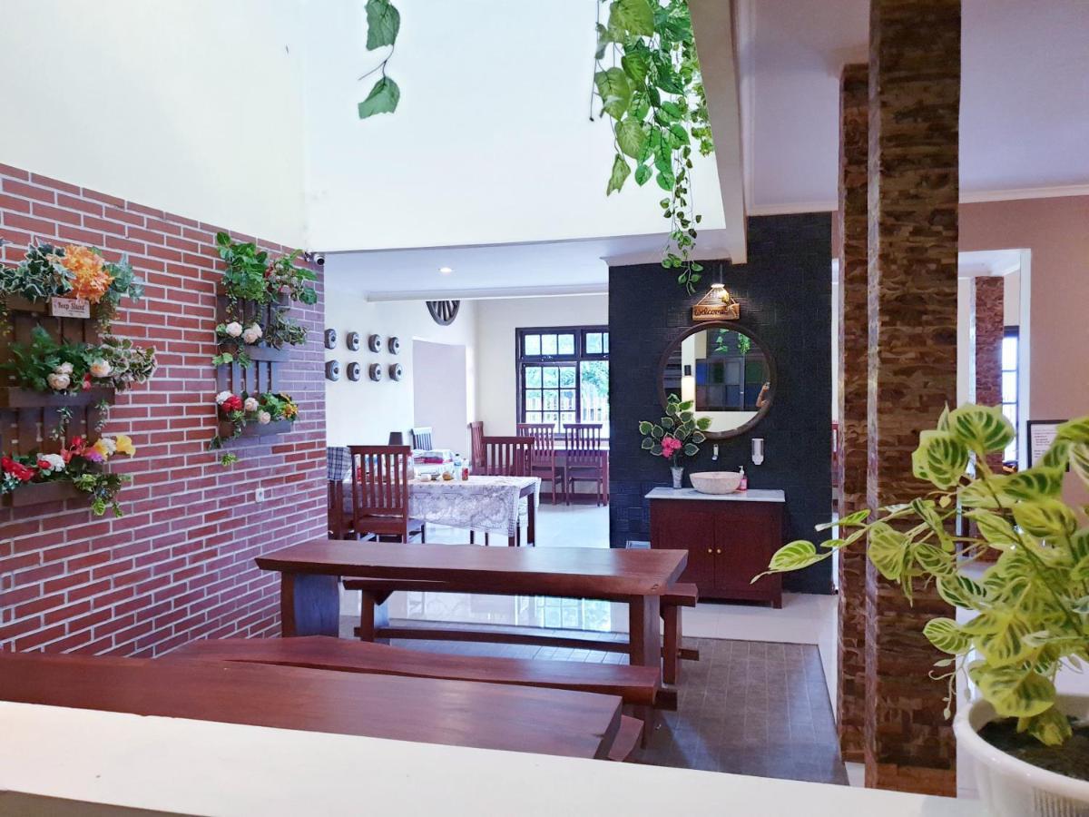 Maple Tree Homestay Maguwo Exterior photo
